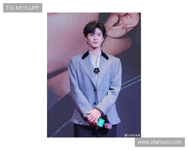 陈哲远泰国见面会 C 位登场，与高层合影尽显国际巨星风范(1)